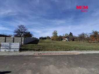 Prodej pozemku určený k bydlení o rozloze 1187 m² katastráln