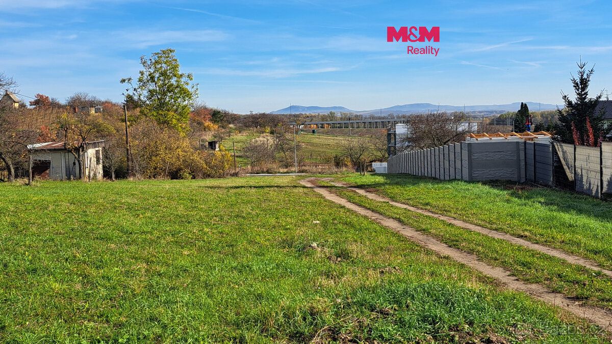 Prodej pozemku určeného k bydlení o rozloze 1184 m² v katast