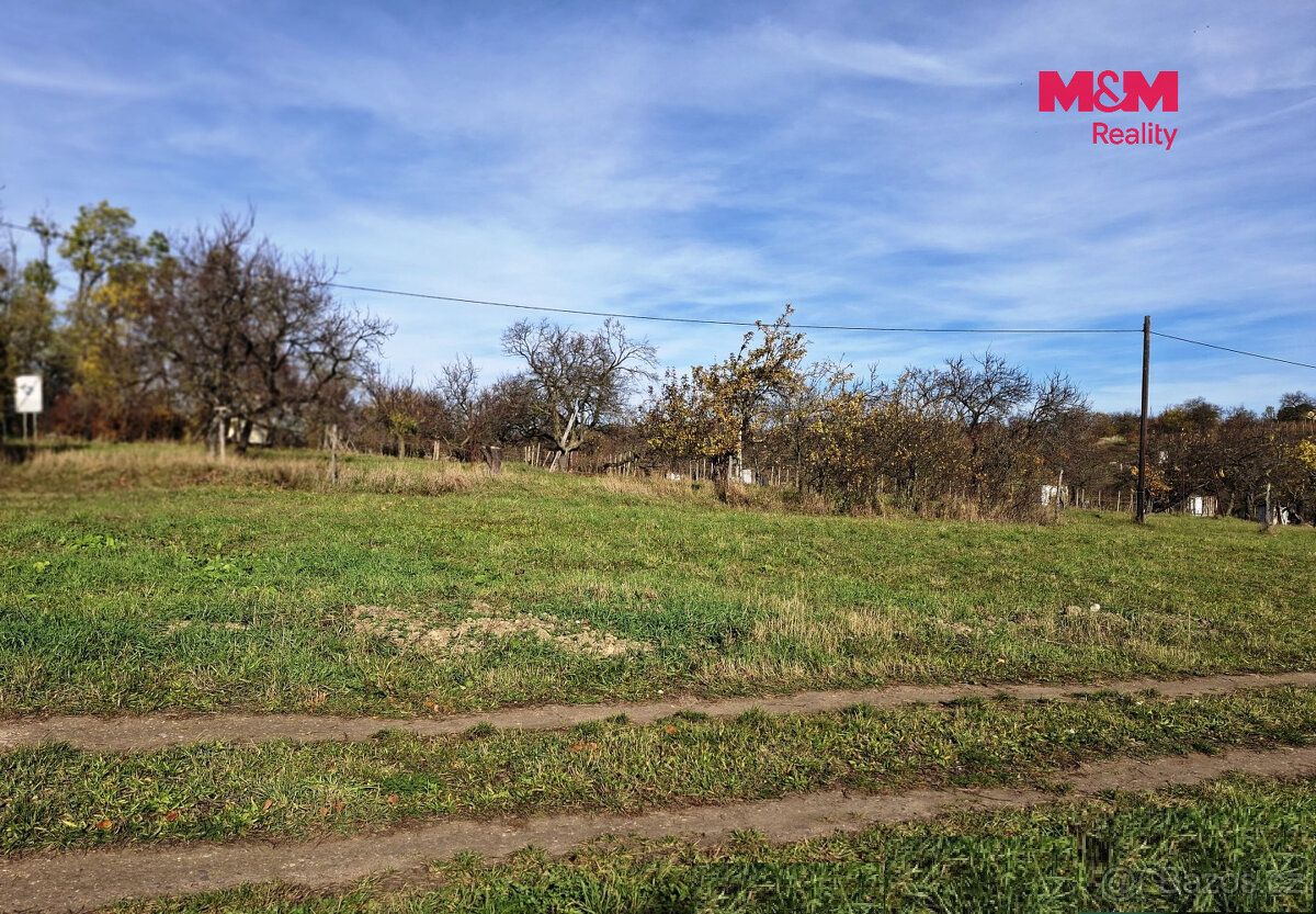 Prodej pozemku určeného k bydlení o rozloze 1184 m² v katast