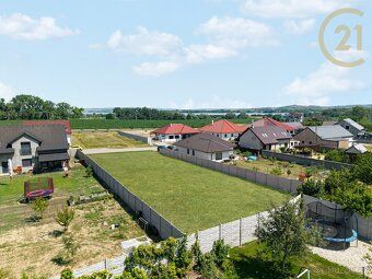 Шукаєте місце для будинку в декількох кроках від Мікулова і