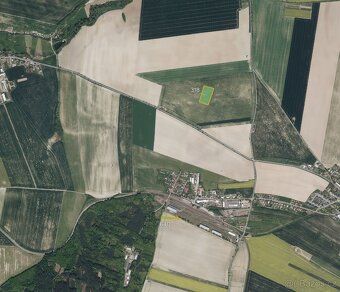 V katastrálních územích Chrast, Podlažice, Rosice u Chrasti 