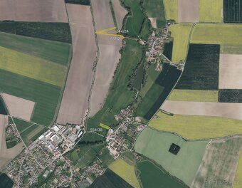 V katastrálních územích Chrast, Podlažice, Rosice u Chrasti 