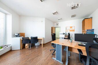 Nabízíme k prodeji kancelář v samotném centru Pardubic - tří