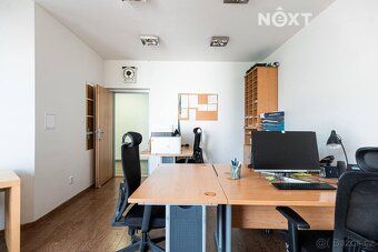 Nabízíme k prodeji kancelář v samotném centru Pardubic - tří