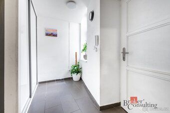 Prodej bytu 3+1, 68 m² + 2 sklepy, klidný vnitroblok, Brno –
