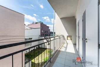 Prodej bytu 3+1, 68 m² + 2 sklepy, klidný vnitroblok, Brno –