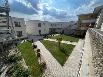Exkluzívne ponúkam slnečný a veľkorysý byt 1+izba s