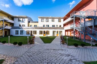 Exkluzívne ponúkam slnečný a veľkorysý byt 1+izba s
