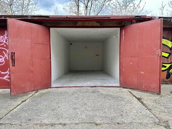 Oferuję na sprzedaż garaż o powierzchni zabudowy 20 m²