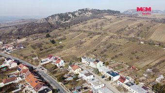 Prodej pozemku k bydlení v ulici M. Majerové s projektem na 