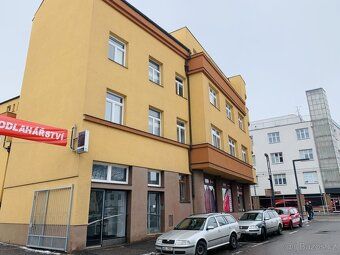 Nabízíme k pronájmu obchodní prostor o výměře 20 m² v atrakt
