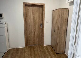Moderný byt 2+kk (62 m²) s komorou, parkovacím miestom a