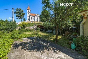 Pronájem bytu 2+1 ve zvýšeném přízemí domu z 20 let minulého