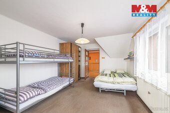 Продаємо гарний утеплений цегляний односімейний будинок у