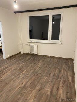 Nabízím k pronájmu byt 1+1 o výměře 36 m² ve 2. nadzemním po