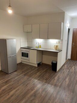 Nabízím k pronájmu byt 1+1 o výměře 36 m² ve 2. nadzemním po