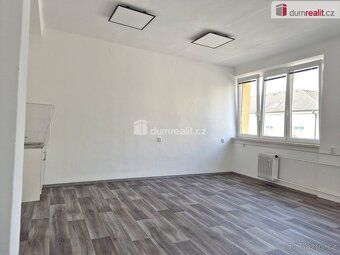 +popl. 2500, Prostory 30 m2, volné po dohodě, Kauce 10.500,-
