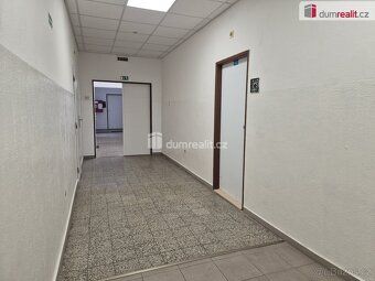 +popl. 2500, Prostory 30 m2, volné po dohodě, Kauce 10.500,-