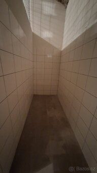 Nabízíme k prodeji sklep (4,34m2) s vysokým stropem. Vhodný 
