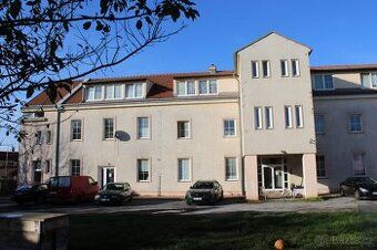 Я пропоную в оренду МАЛЕНЬКИЙ окремий непрохідний номе