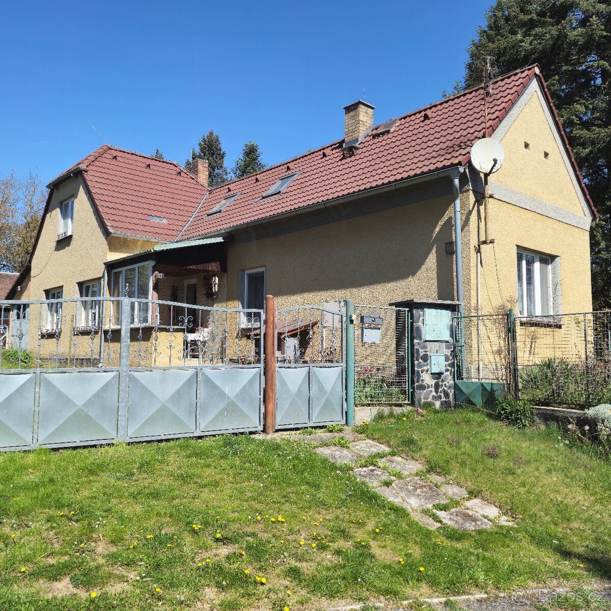 Sprzedamy dom jednorodzinny z działką w miejscowości Kůšť