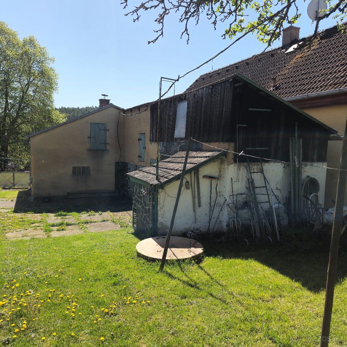 Sprzedamy dom jednorodzinny z działką w miejscowości Kůšť
