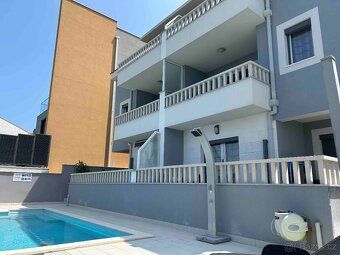 # **Na prodej spoluvlastnický podíl 1/2 – Luxusní apartmány 
