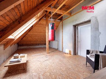 We offer for sale a large apartment 4 + 1 measuring 124 m²