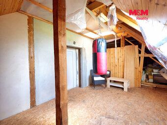 We offer for sale a large apartment 4 + 1 measuring 124 m²