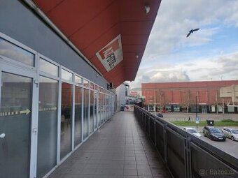 Dobrý den,
přenechám kamennou prodejnu v přímém středu Brna 