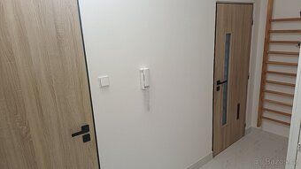 Nabízím k pronájmu prostorný byt 2+1, který se nachází ve 3.