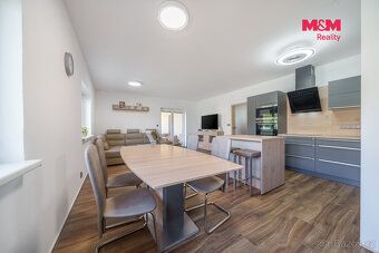 Ми пропонуємо до продажу сучасний новий будинок на першому