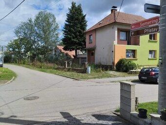 Chci prodat 1/2 rodinného domu, zatíženou věčným břemenem do