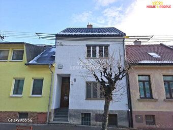 Chci prodat 1/2 rodinného domu, zatíženou věčným břemenem do