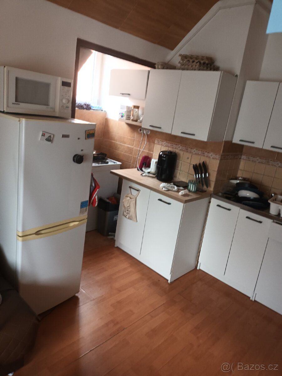 Mieszkanie znajduje się w Pradze Kyjech 9 w rodzinnym domu