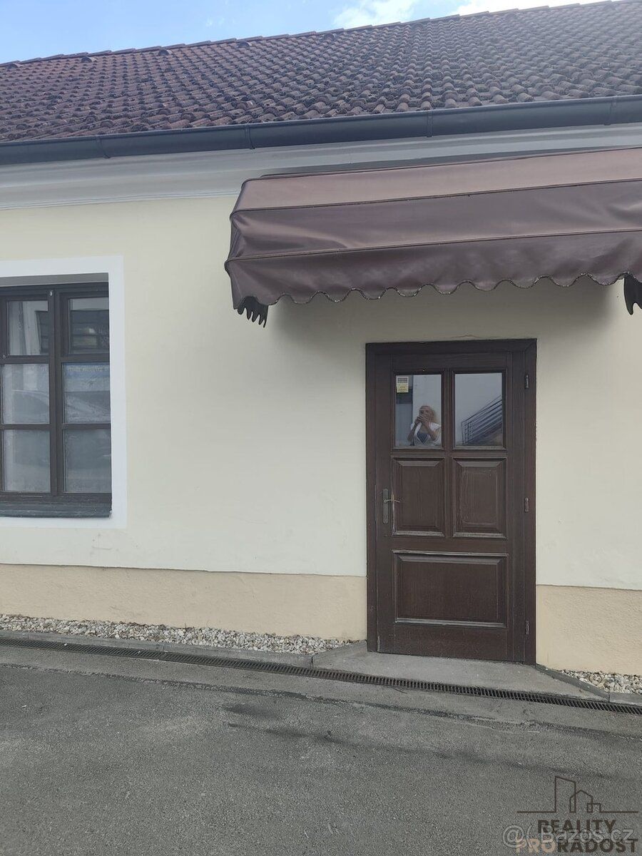 Nájom kancelárie v prízemí reštaurácie Plevno v Českým