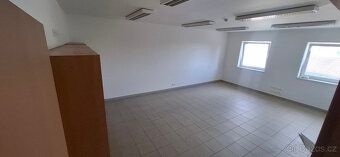 Do długoterminowego wynajmu oferujemy biuro o powierzchni