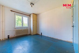 Tento světlý byt 3+1 o ploše cca 65 m² v 1. NP panelového do