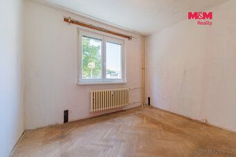 Tento světlý byt 3+1 o ploše cca 65 m² v 1. NP panelového do