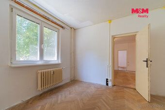Tento světlý byt 3+1 o ploše cca 65 m² v 1. NP panelového do