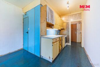 Tento světlý byt 3+1 o ploše cca 65 m² v 1. NP panelového do