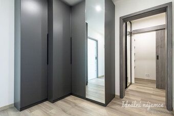 We offer you this beautiful, bright apartment after just