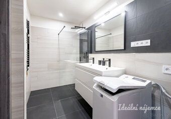We offer you this beautiful, bright apartment after just