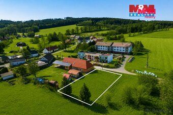 Nabízíme k prodeji oplocený pozemek o výměře 764 m² v obci M