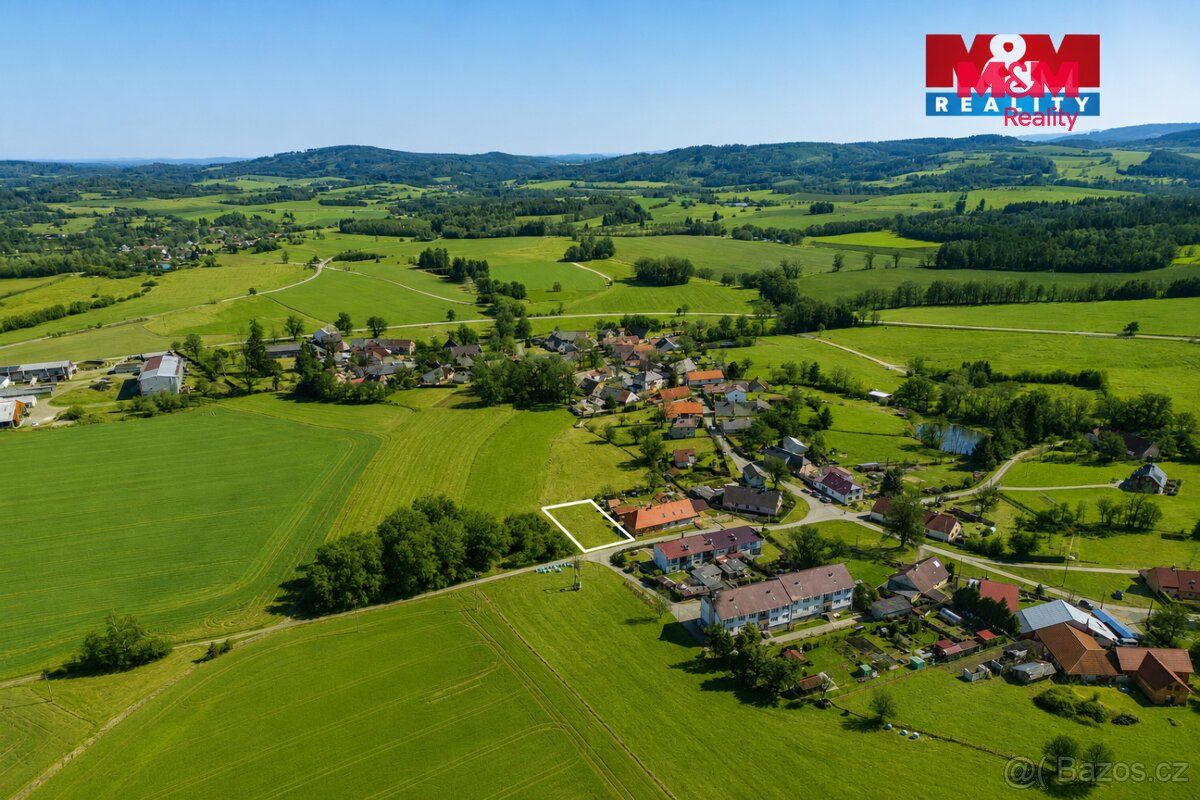 Nabízíme k prodeji oplocený pozemek o výměře 764 m² v obci M