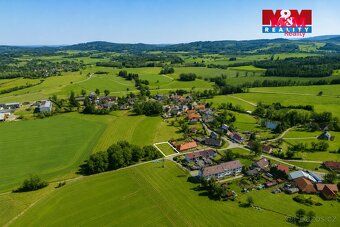 Nabízíme k prodeji oplocený pozemek o výměře 764 m² v obci M