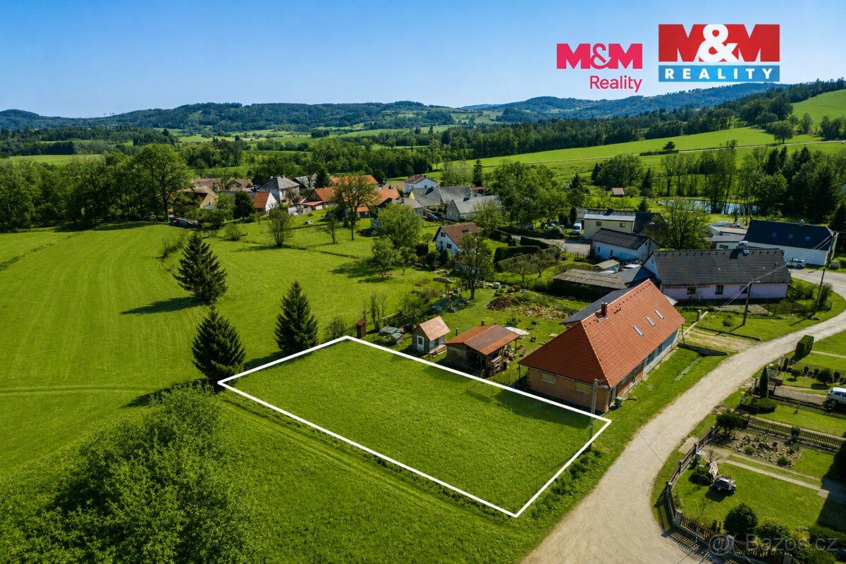Nabízíme k prodeji oplocený pozemek o výměře 764 m² v obci M