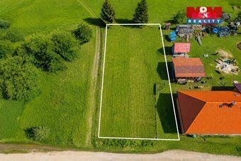 Nabízíme k prodeji oplocený pozemek o výměře 764 m² v obci M