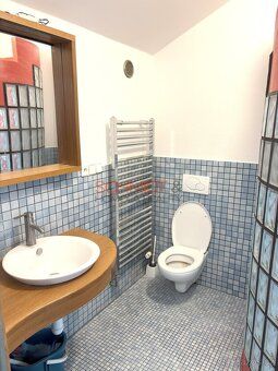 Oferujemy do wynajęcia nietypowo urządzony apartament 1kk w