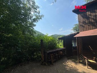 Oferujemy na sprzedaż przytulną wolnostojącą chatę w